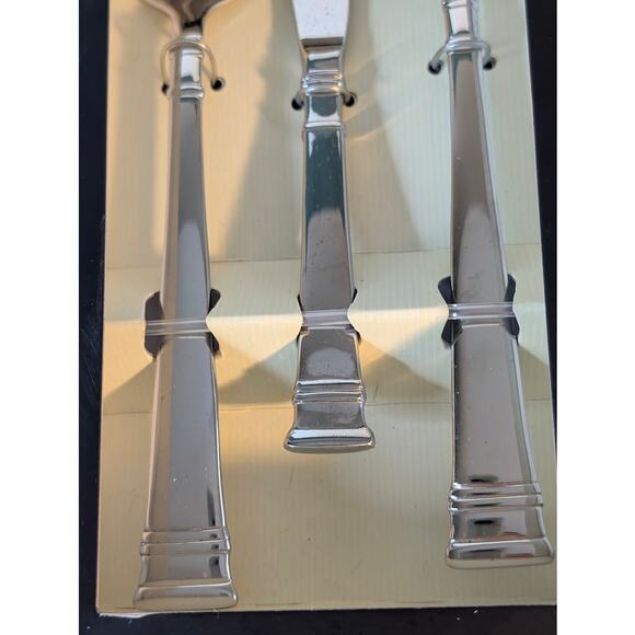 Oneida Prose 3-Piece Serving Set – New in Box - Picture 3 of 5